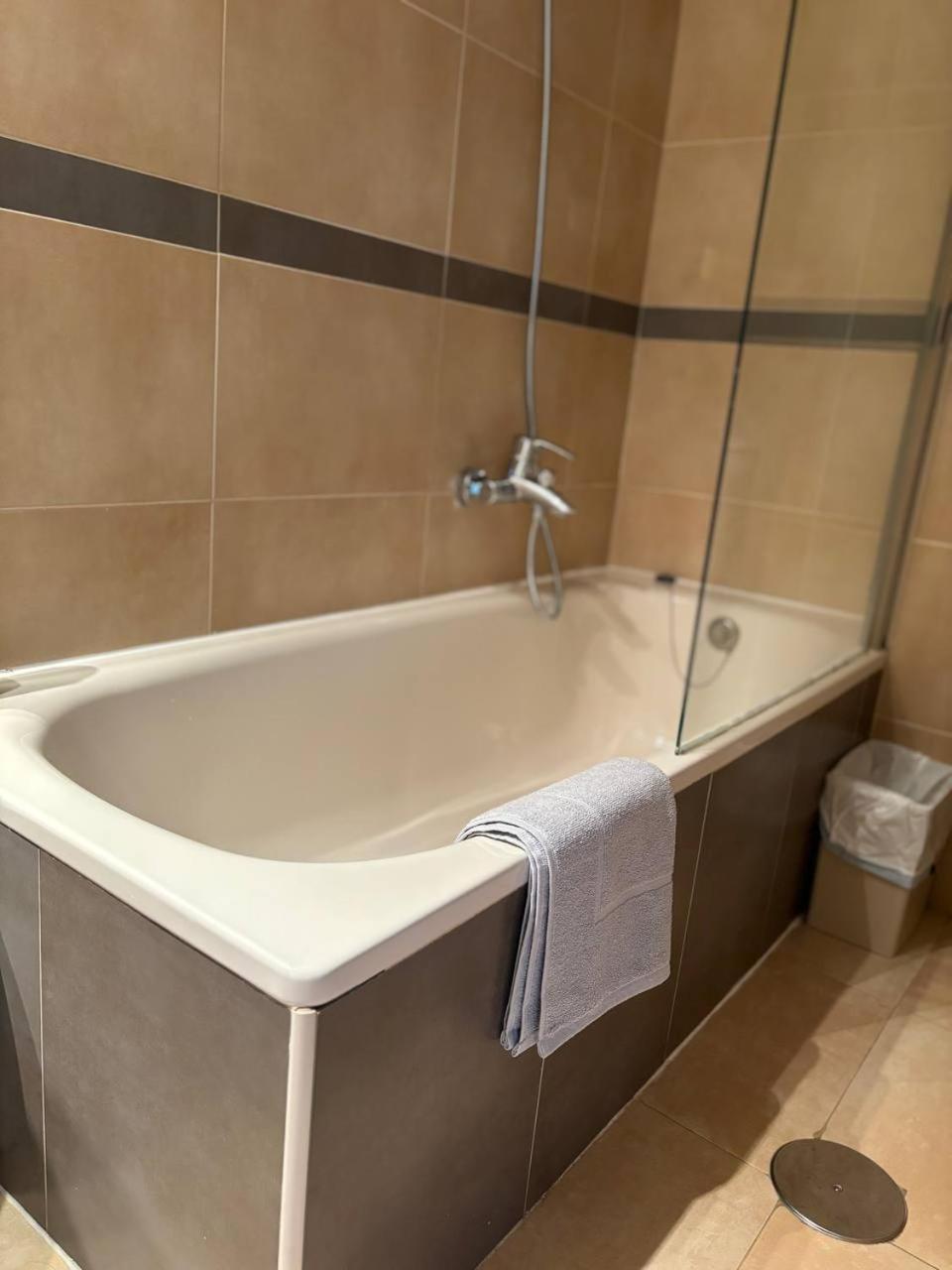 Enjoy Apartment Aparcamiento 5 Min De La Playa كاليبي المظهر الخارجي الصورة